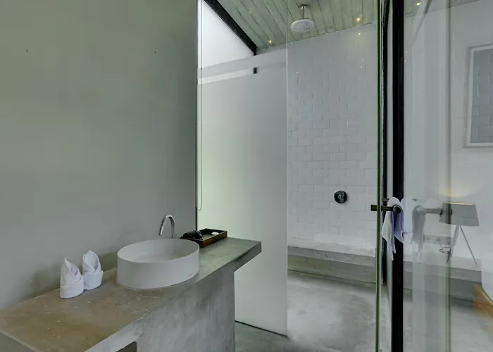 Design-led 2br Rhys - Trendy Berawa